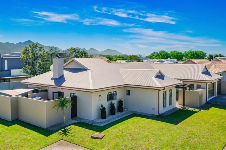 4 Bedroom Property for Sale in Earls Court Lifestyle Estate Western Cape